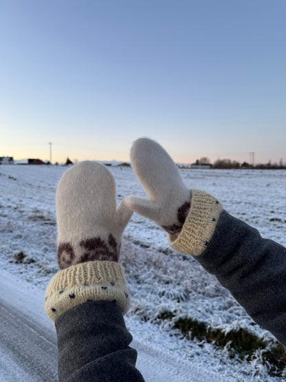 Edda Mittens by Milotté x TheaM