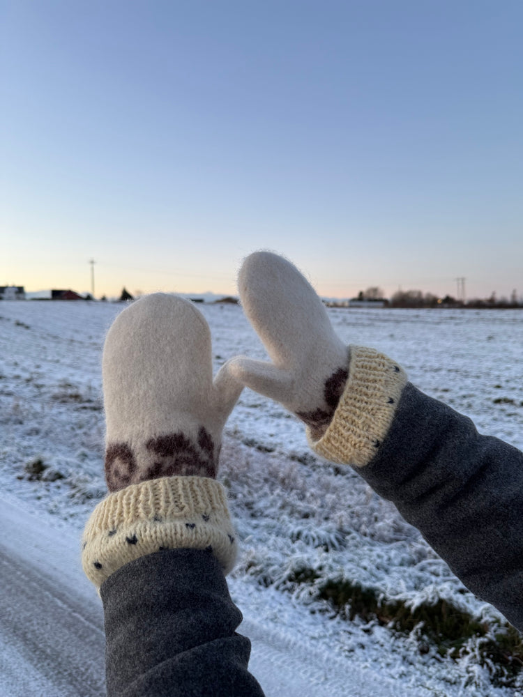 Edda Mittens by Milotté x TheaM