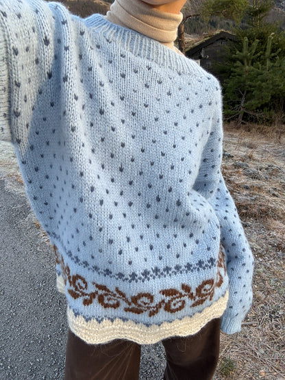 Frej Sweater i 2(3) farger i Kos - Garnpakke by Milotté x TheaM